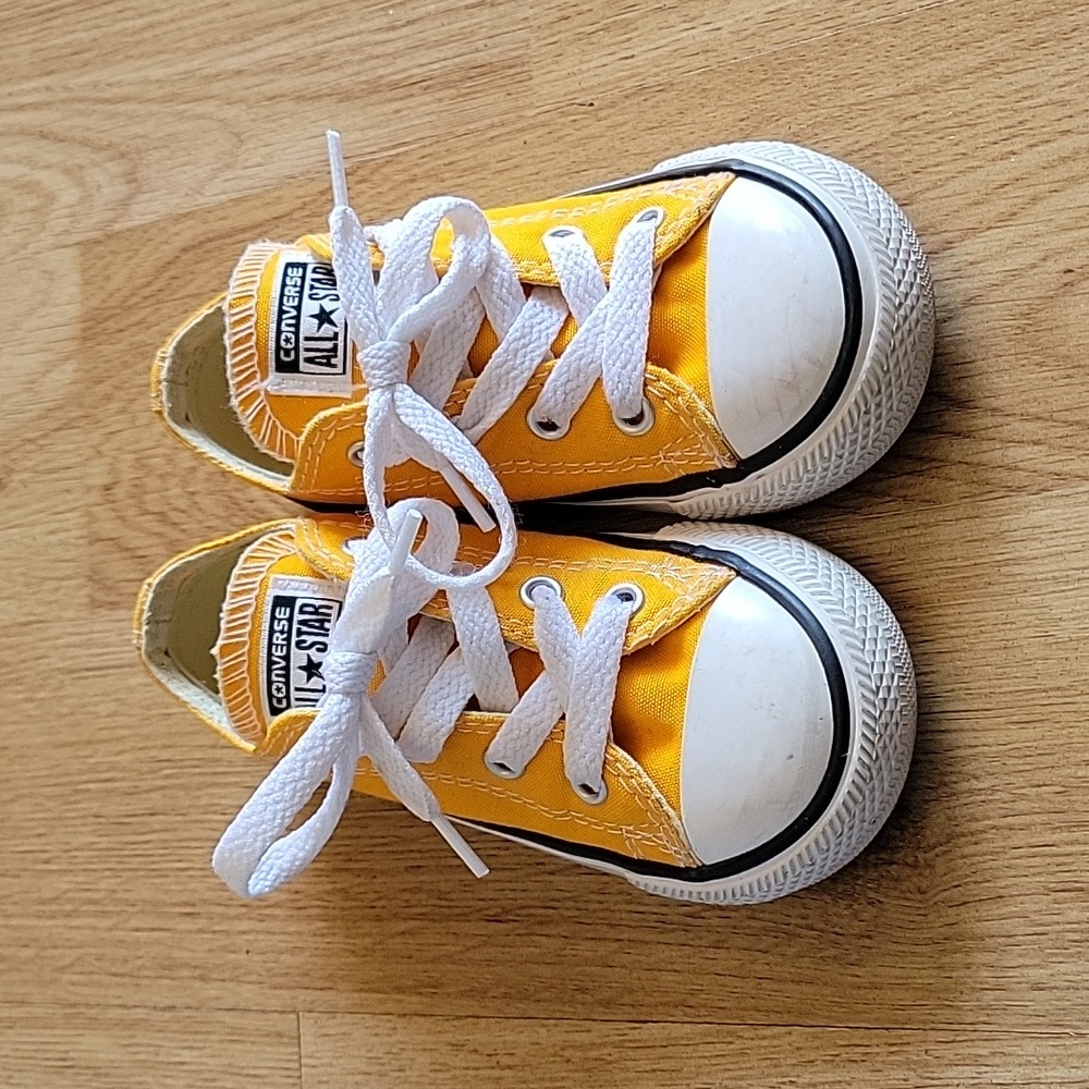 Low top yellow converse toddler size 7